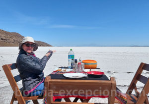 Repas sur le salar d’Uyuni