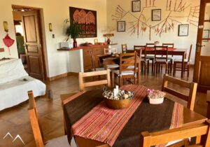 Salle commune et salle à manger de l'éco hôtel Rumi Kipu Salle commune et salle à manger de l'éco hôtel Rumi Kipu